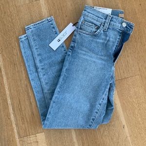 Joe’s Jeans The Charlie Petite size 25.